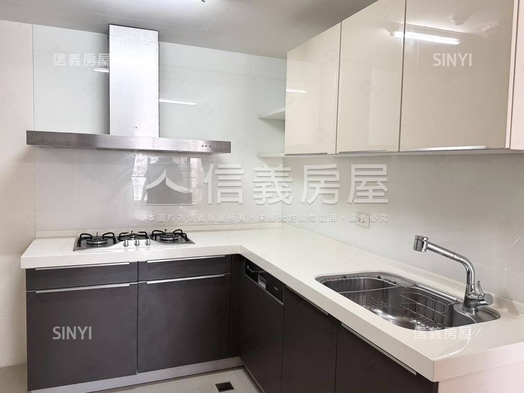 精銳藝博匯標配三房平車位房屋室內格局與周邊環境