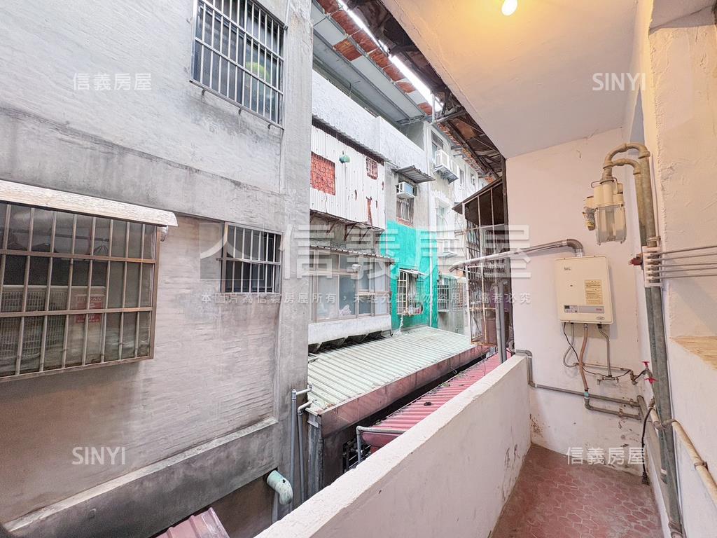 近徐匯中學站的公寓三樓房屋室內格局與周邊環境