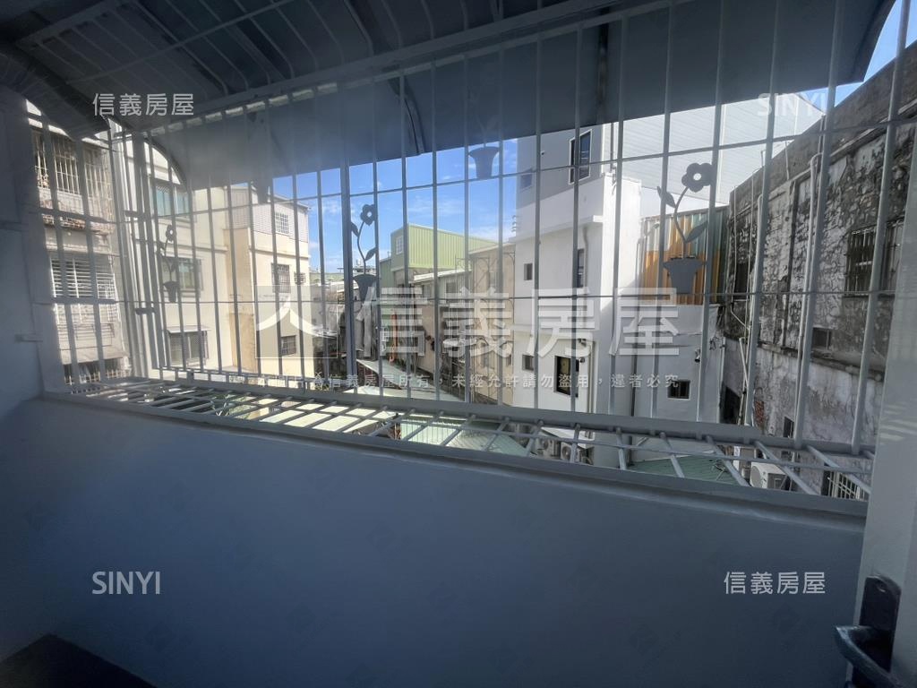 近鳳山國中捷運美公寓三樓房屋室內格局與周邊環境
