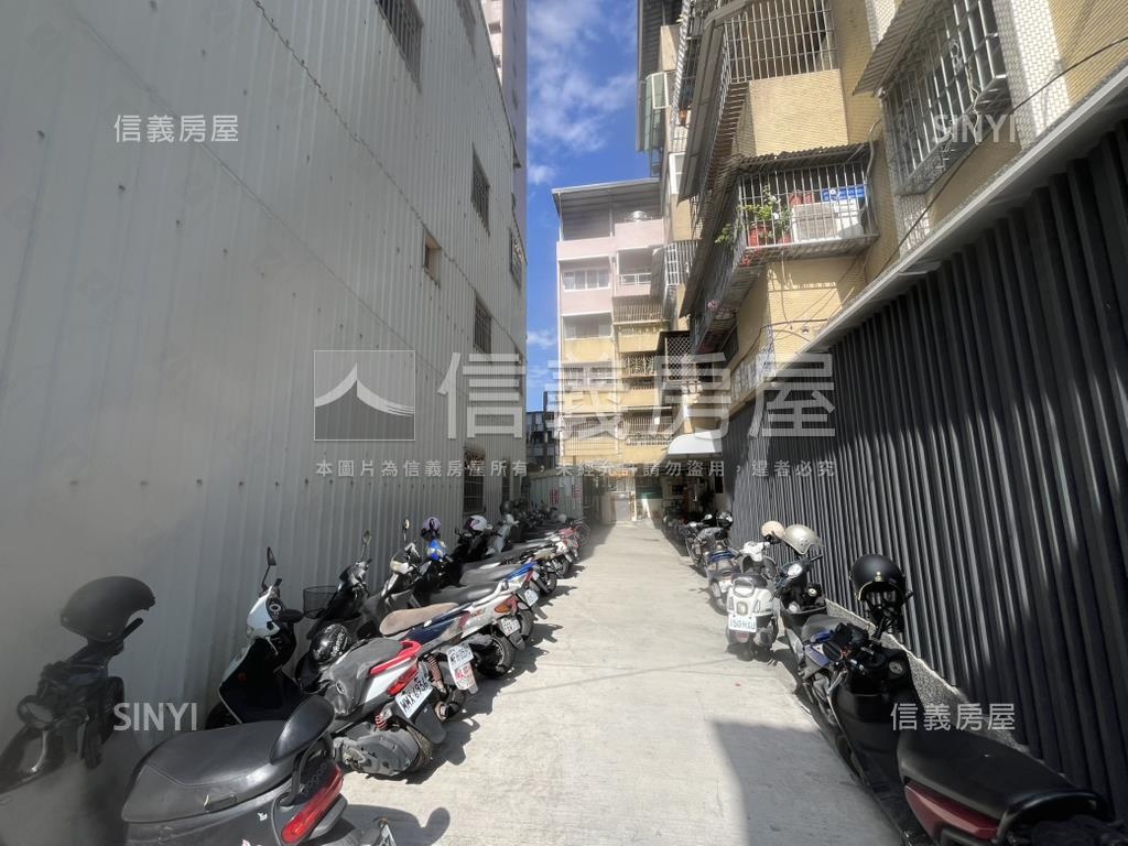 近鳳山國中捷運美公寓三樓房屋室內格局與周邊環境