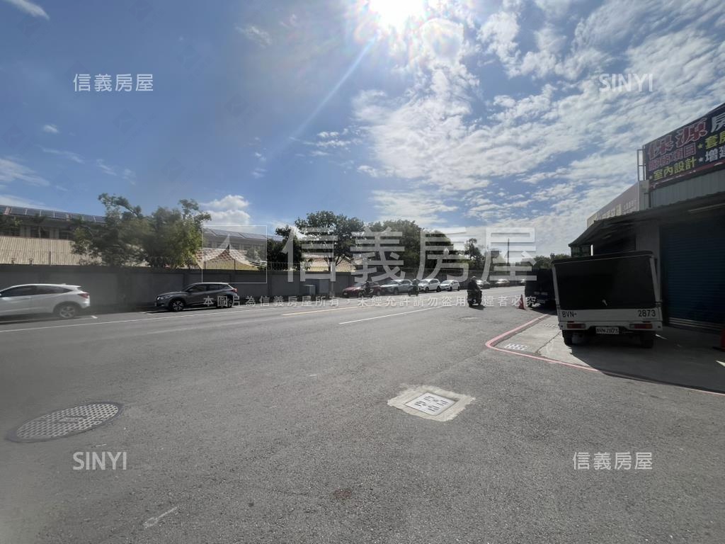 近鳳山國中捷運美公寓三樓房屋室內格局與周邊環境