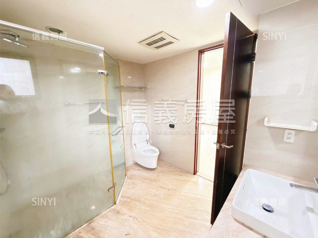 國泰金城、三房車位房屋室內格局與周邊環境