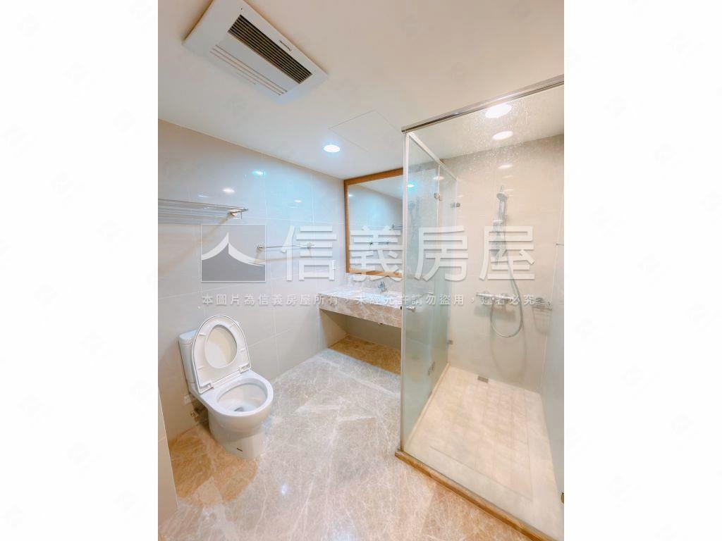 國泰金城、三房車位房屋室內格局與周邊環境