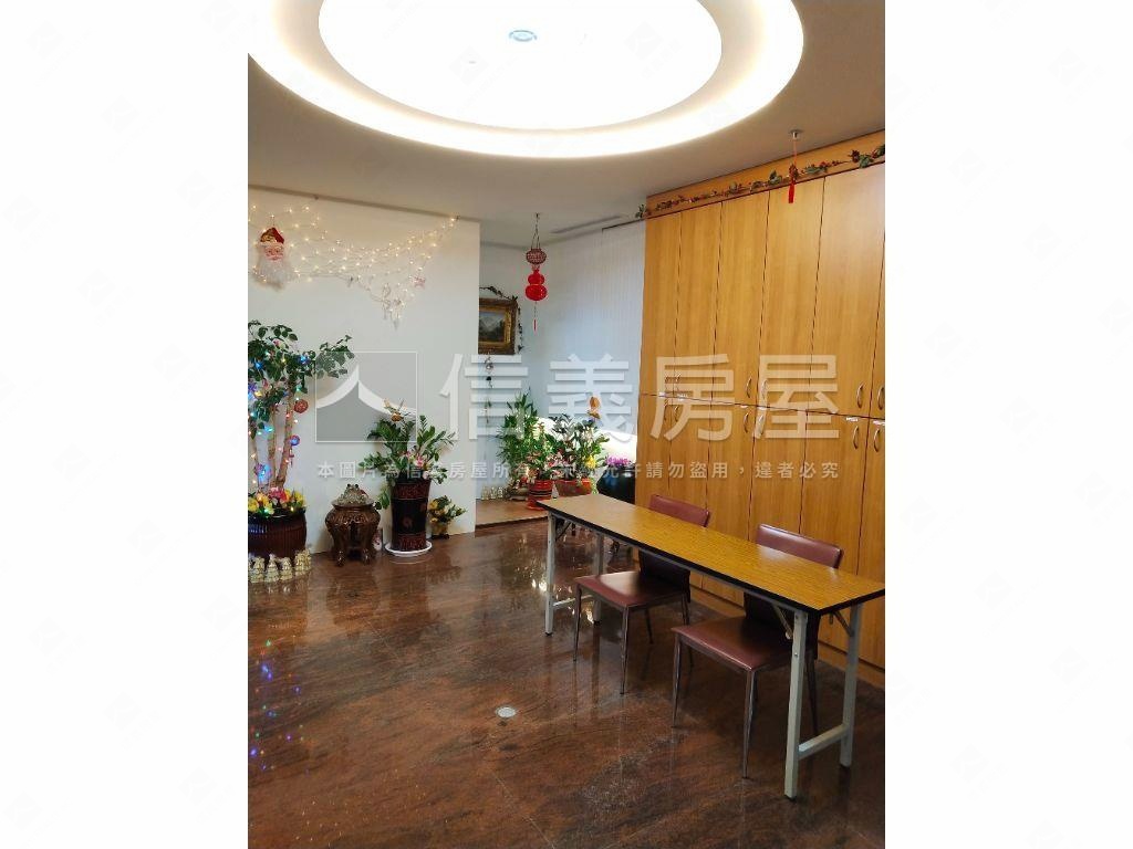 未來捷運藍線商辦２１樓房屋室內格局與周邊環境