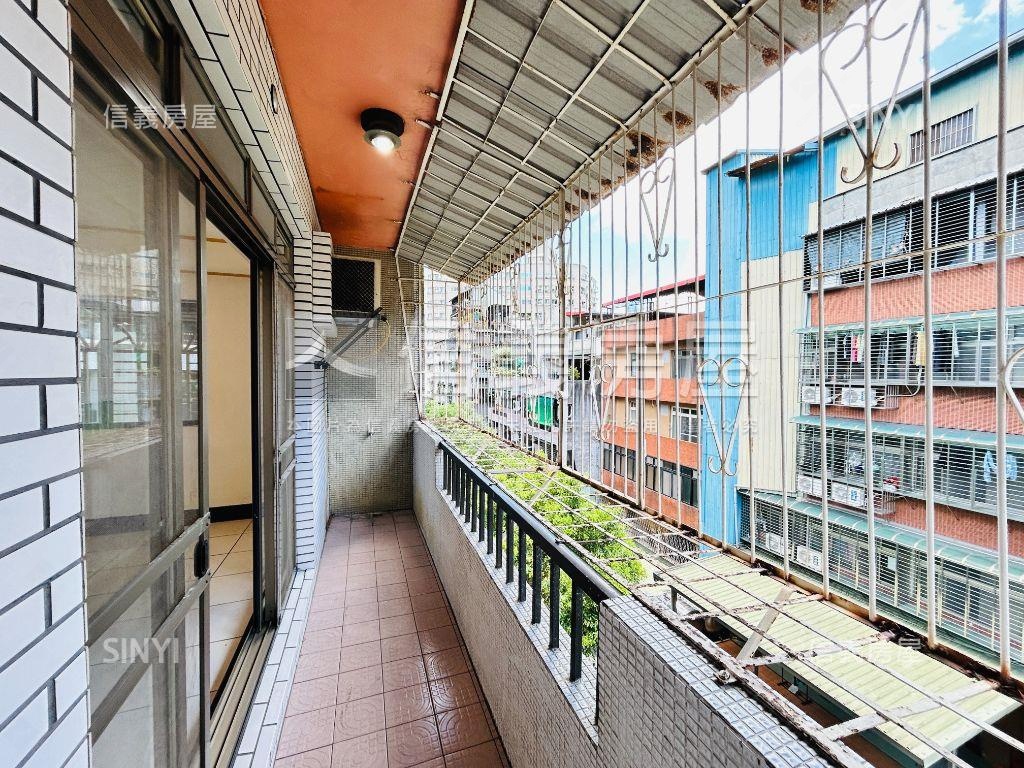 東煒欽品。旁的邊間珠寶盒房屋室內格局與周邊環境