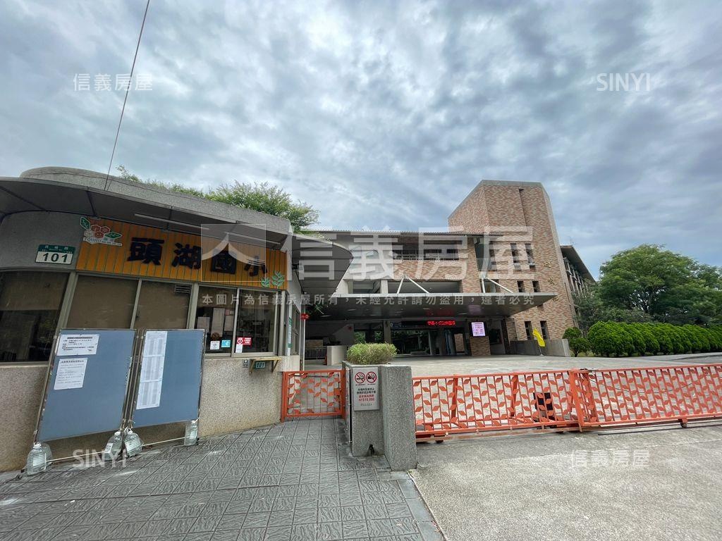 民權路大面寬大空間金店面房屋室內格局與周邊環境