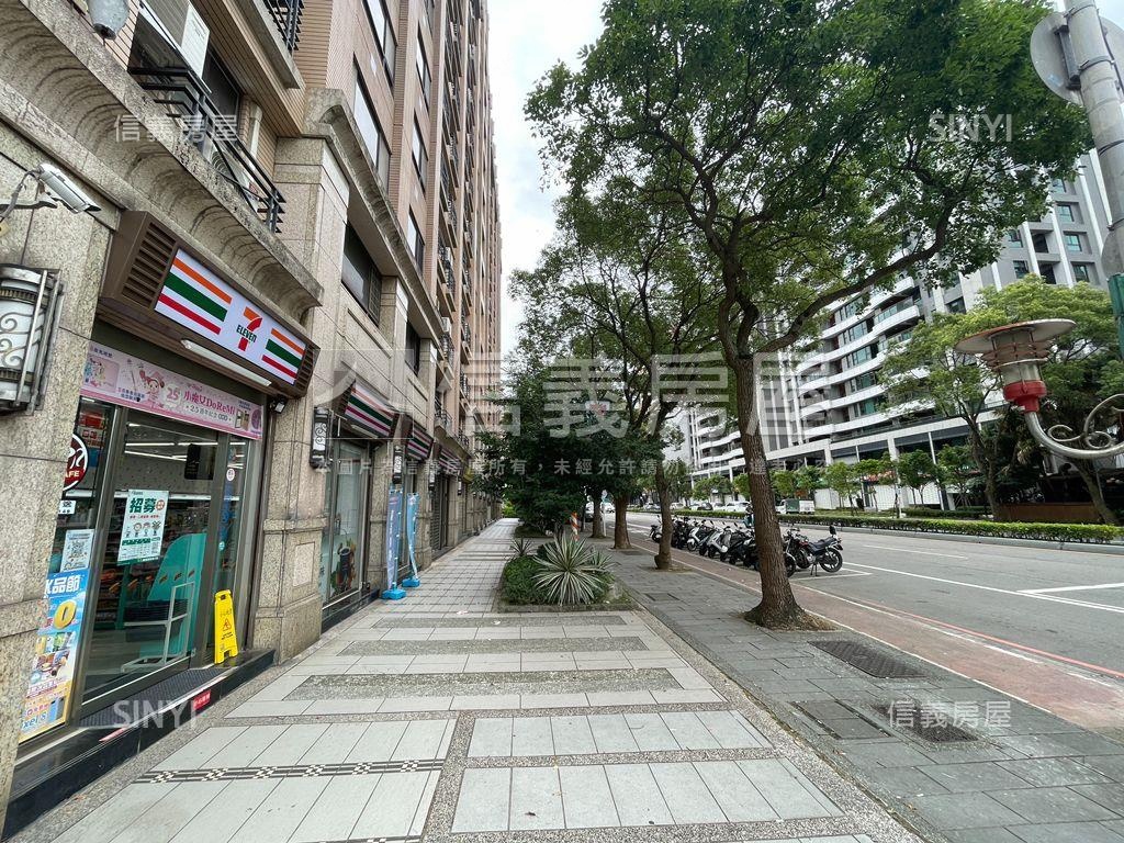 民權路大面寬大空間金店面房屋室內格局與周邊環境
