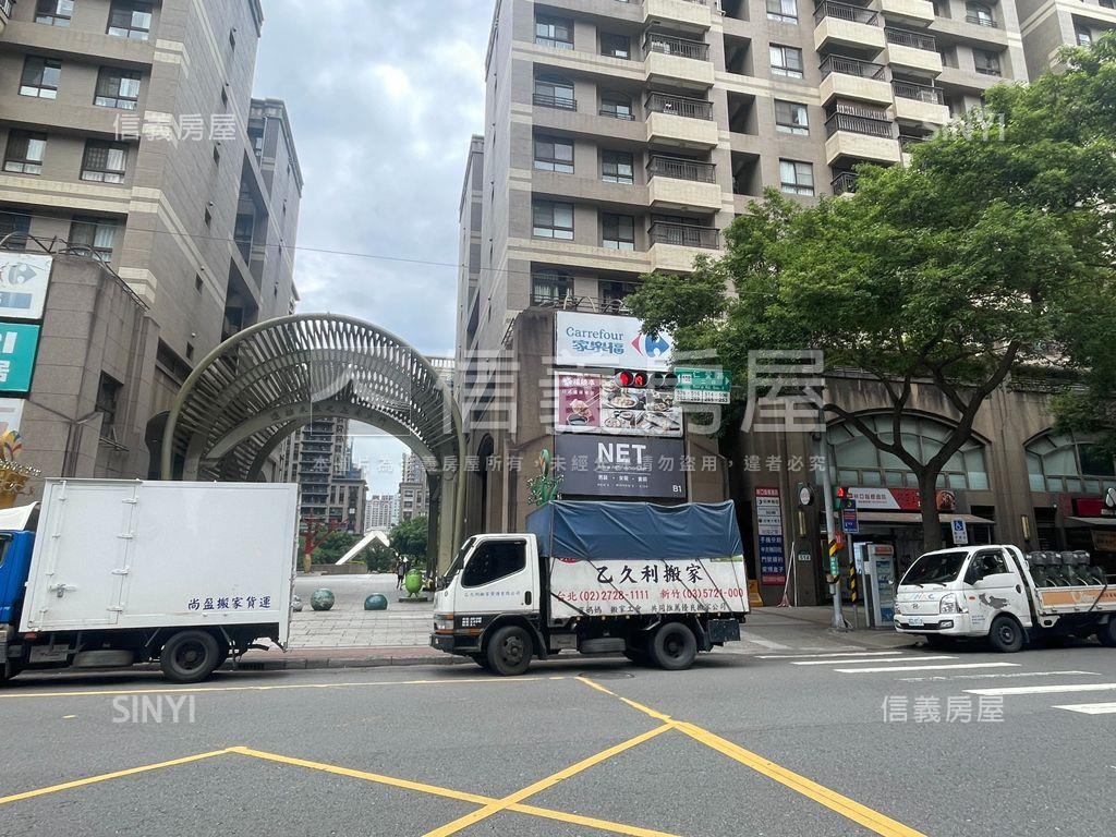 民權路大面寬大空間金店面房屋室內格局與周邊環境