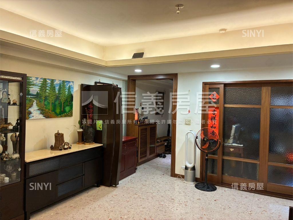 中央水岸巴黎美四房車位房屋室內格局與周邊環境