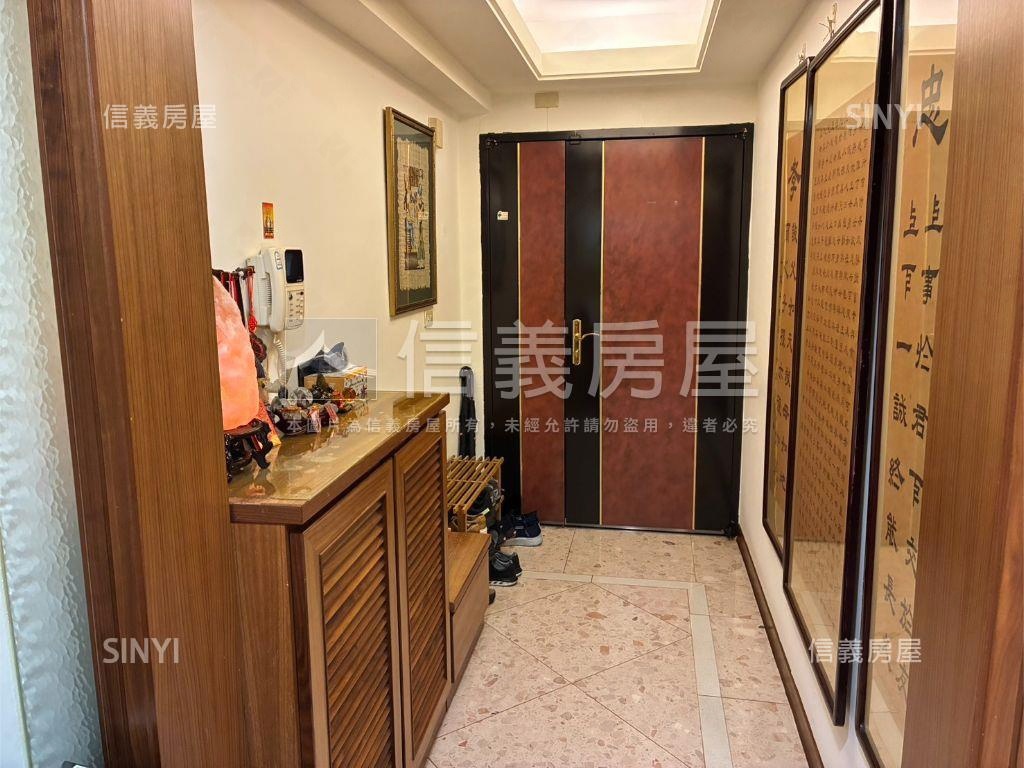 中央水岸巴黎美四房車位房屋室內格局與周邊環境