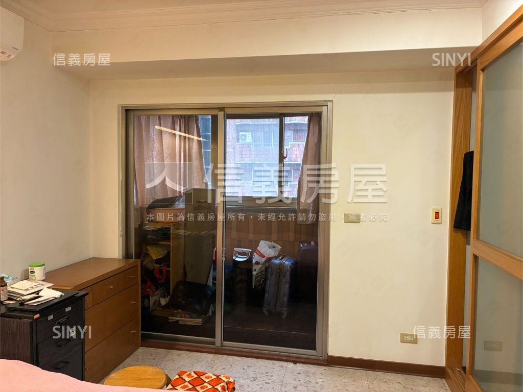 中央水岸巴黎美四房車位房屋室內格局與周邊環境