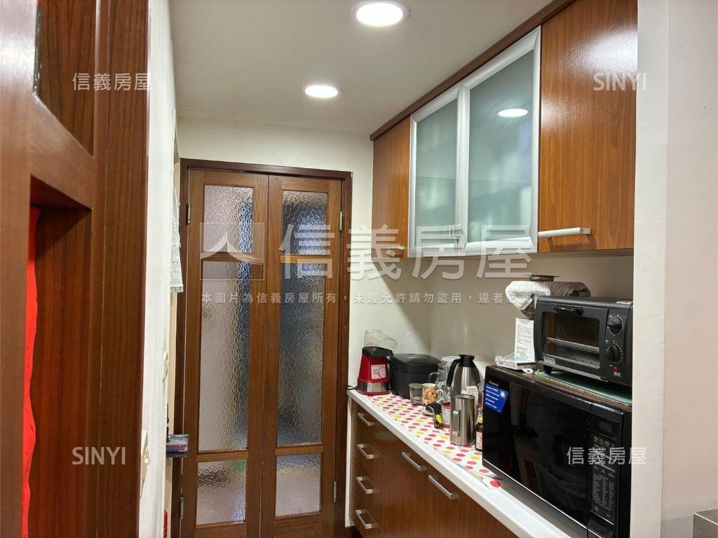 中央水岸巴黎美四房車位房屋室內格局與周邊環境