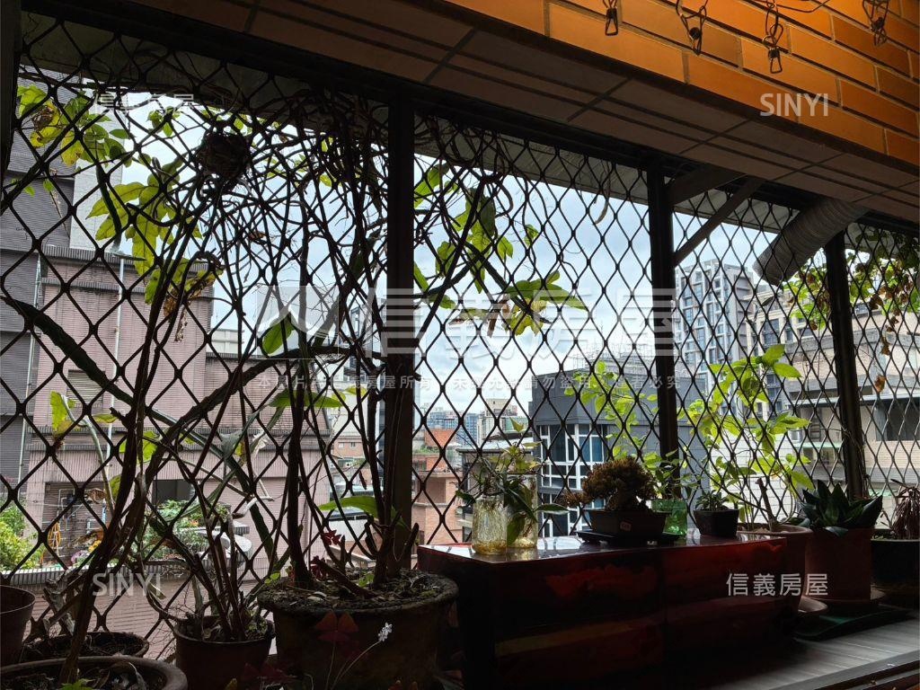 中央水岸巴黎美四房車位房屋室內格局與周邊環境