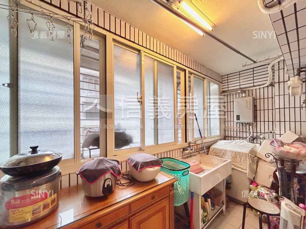 台北帝王精美四房房屋室內格局與周邊環境