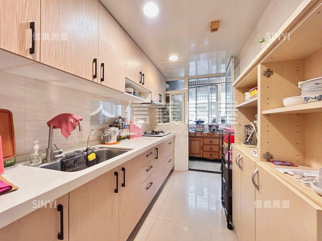 台北帝王精美四房房屋室內格局與周邊環境