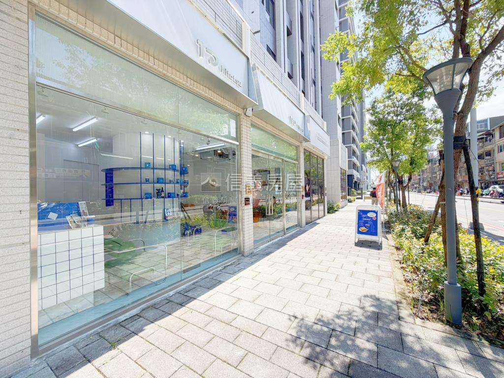 稀有。挑高黃金雙店面房屋室內格局與周邊環境