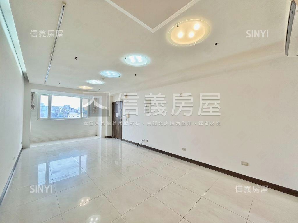 雲冠天下稀有三房平車房屋室內格局與周邊環境
