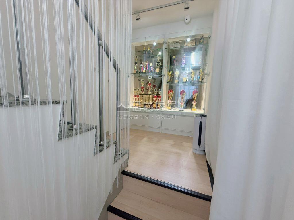 面雄商．１＋２樓黃金店面房屋室內格局與周邊環境