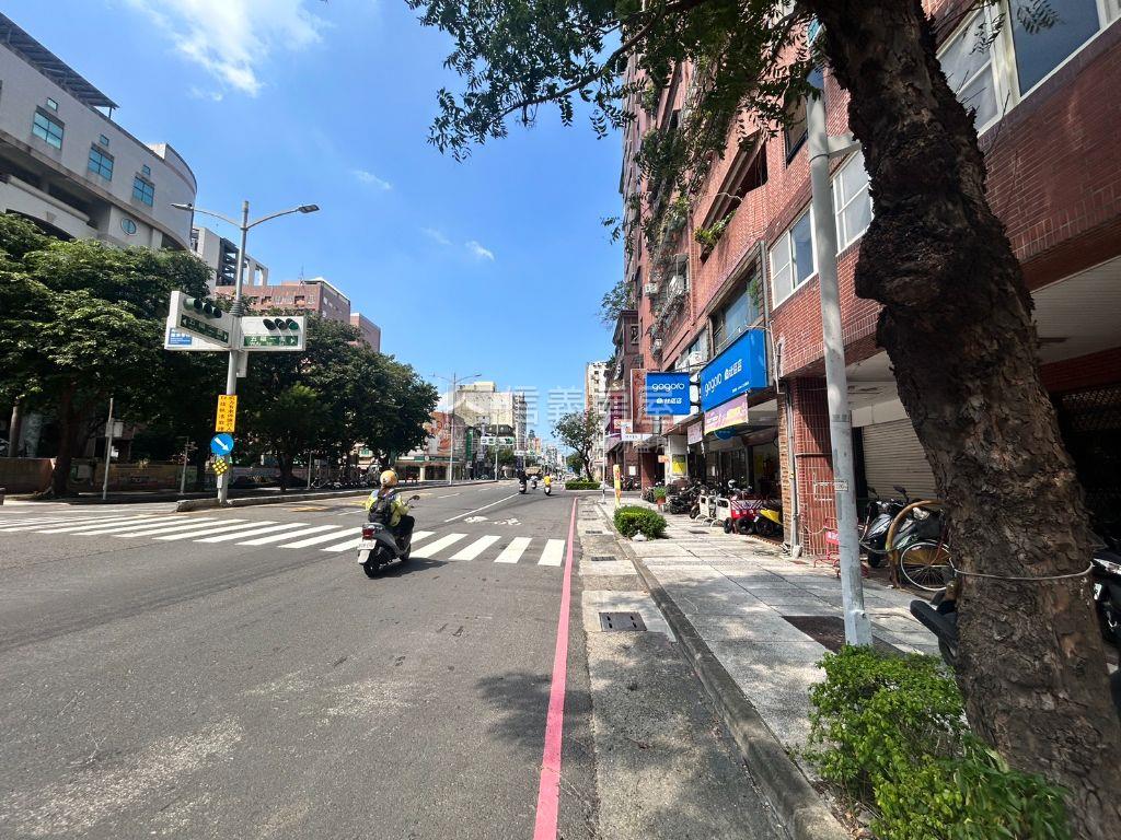 面雄商．１＋２樓黃金店面房屋室內格局與周邊環境
