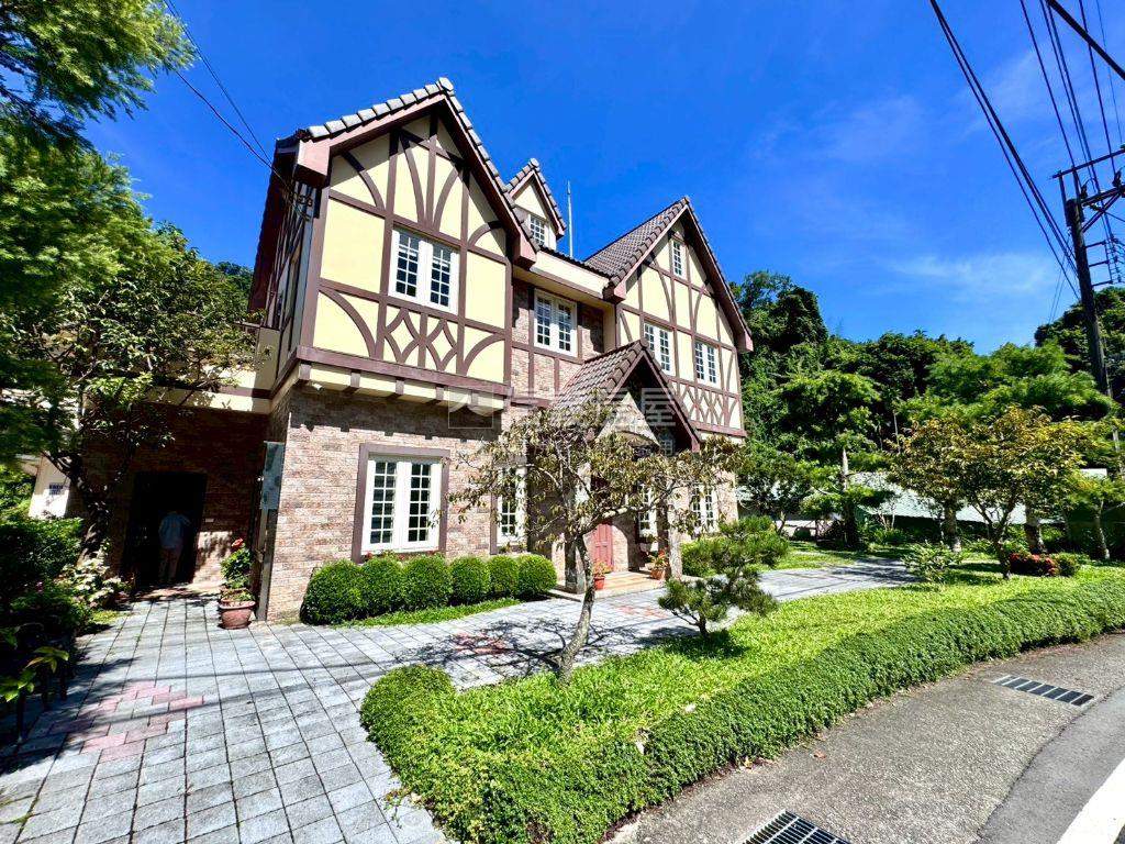 隱身山林的英式都鐸城堡房屋室內格局與周邊環境