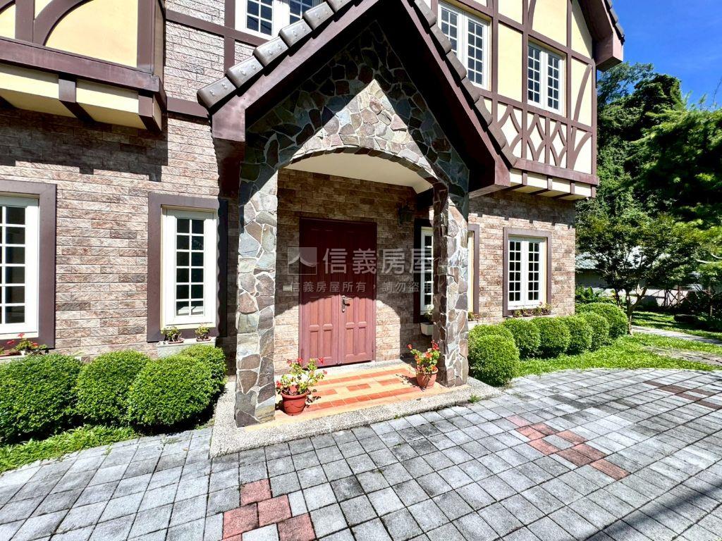 隱身山林的英式都鐸城堡房屋室內格局與周邊環境