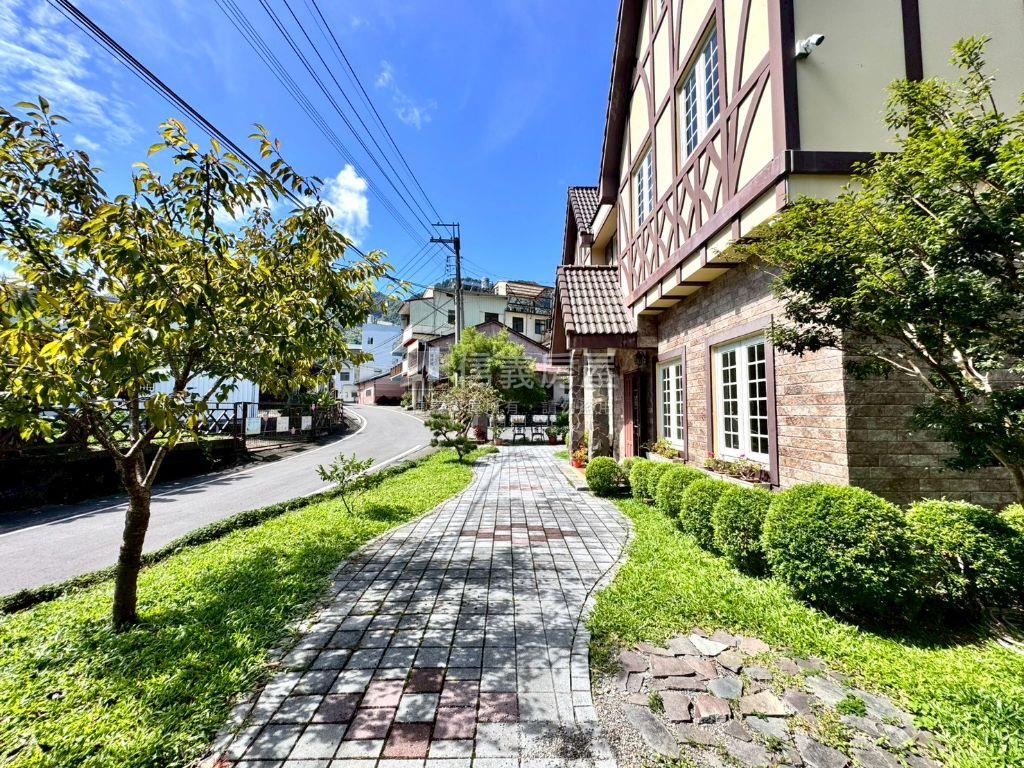 隱身山林的英式都鐸城堡房屋室內格局與周邊環境