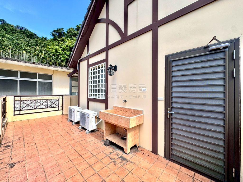 隱身山林的英式都鐸城堡房屋室內格局與周邊環境