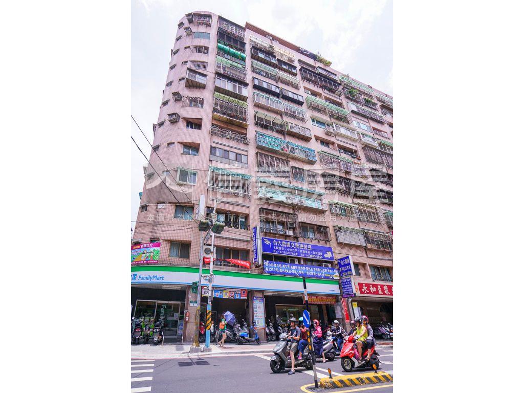 板橋新都市ＩＩ高樓三房房屋室內格局與周邊環境