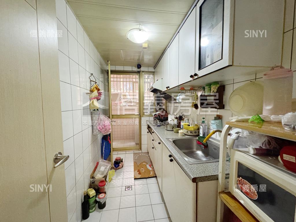 板橋新都市ＩＩ高樓三房房屋室內格局與周邊環境