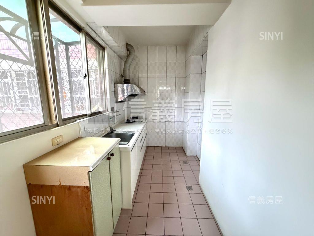 稀有電梯三房大空間房屋室內格局與周邊環境