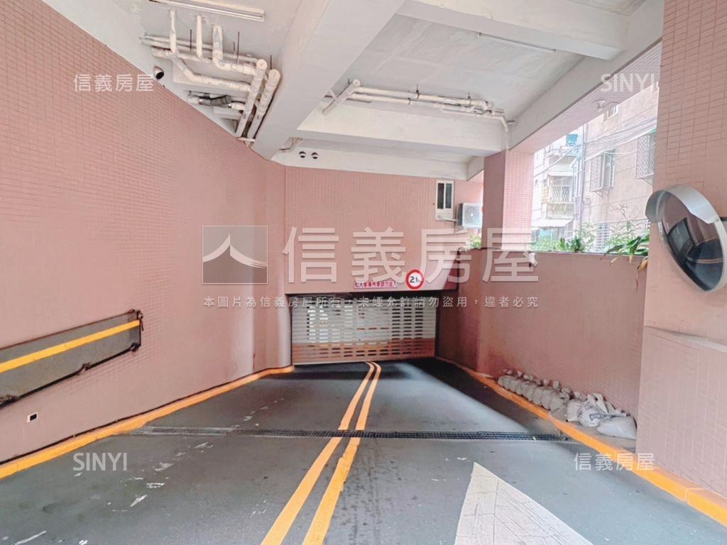 萬大百貨公園學區店面車位房屋室內格局與周邊環境