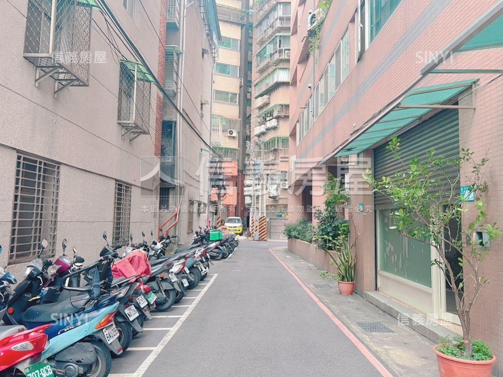 萬大百貨公園學區店面車位房屋室內格局與周邊環境