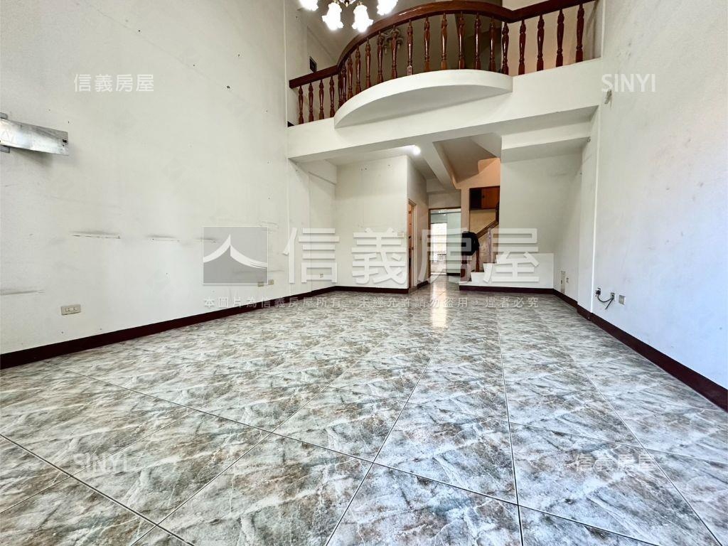 專任地坪約３３坪活路別墅房屋室內格局與周邊環境