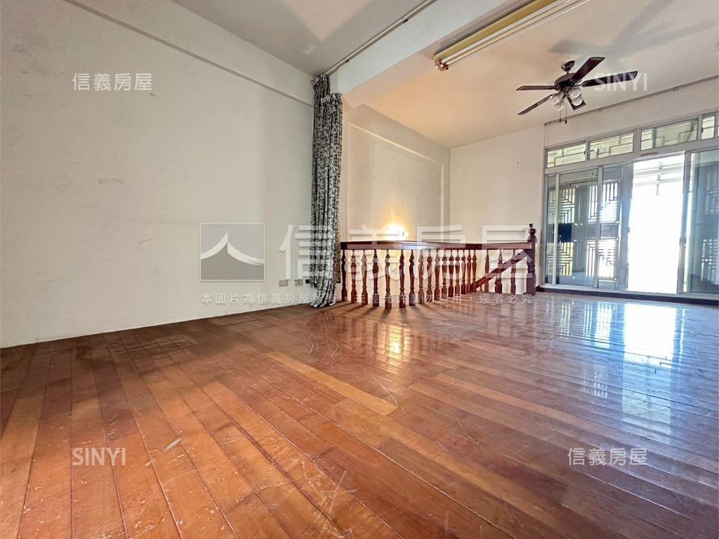 專任地坪約３３坪活路別墅房屋室內格局與周邊環境