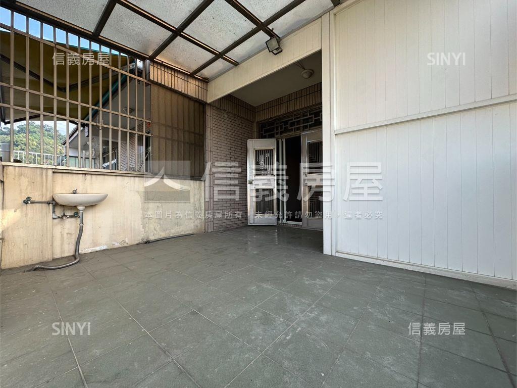 專任地坪約３３坪活路別墅房屋室內格局與周邊環境