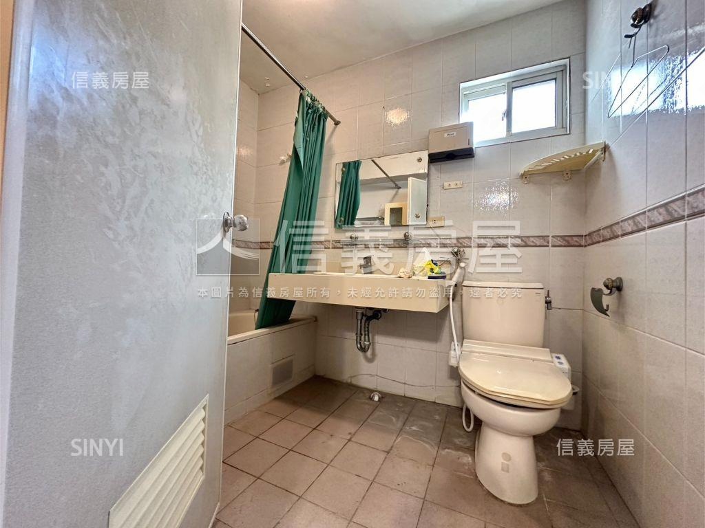 專任地坪約３３坪活路別墅房屋室內格局與周邊環境