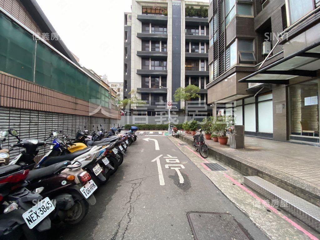 林森北靜巷一樓店辦附車位房屋室內格局與周邊環境