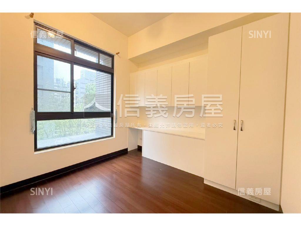 稀少釋出三房富仕館車位房屋室內格局與周邊環境