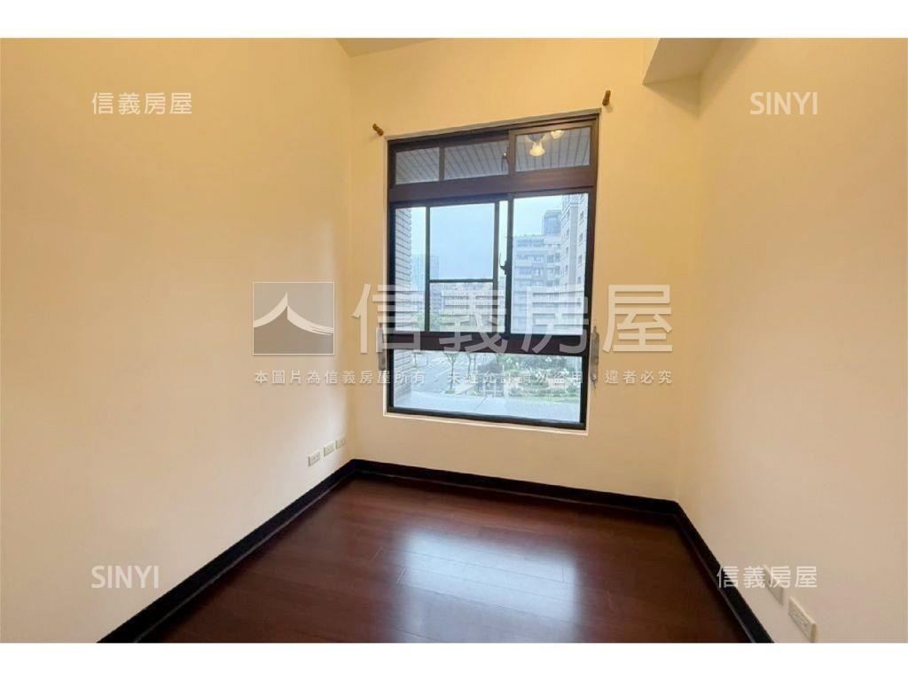 稀少釋出三房富仕館車位房屋室內格局與周邊環境