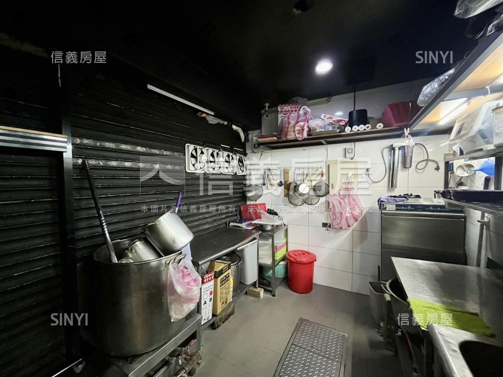 蘆洲民族三角窗發財店面房屋室內格局與周邊環境