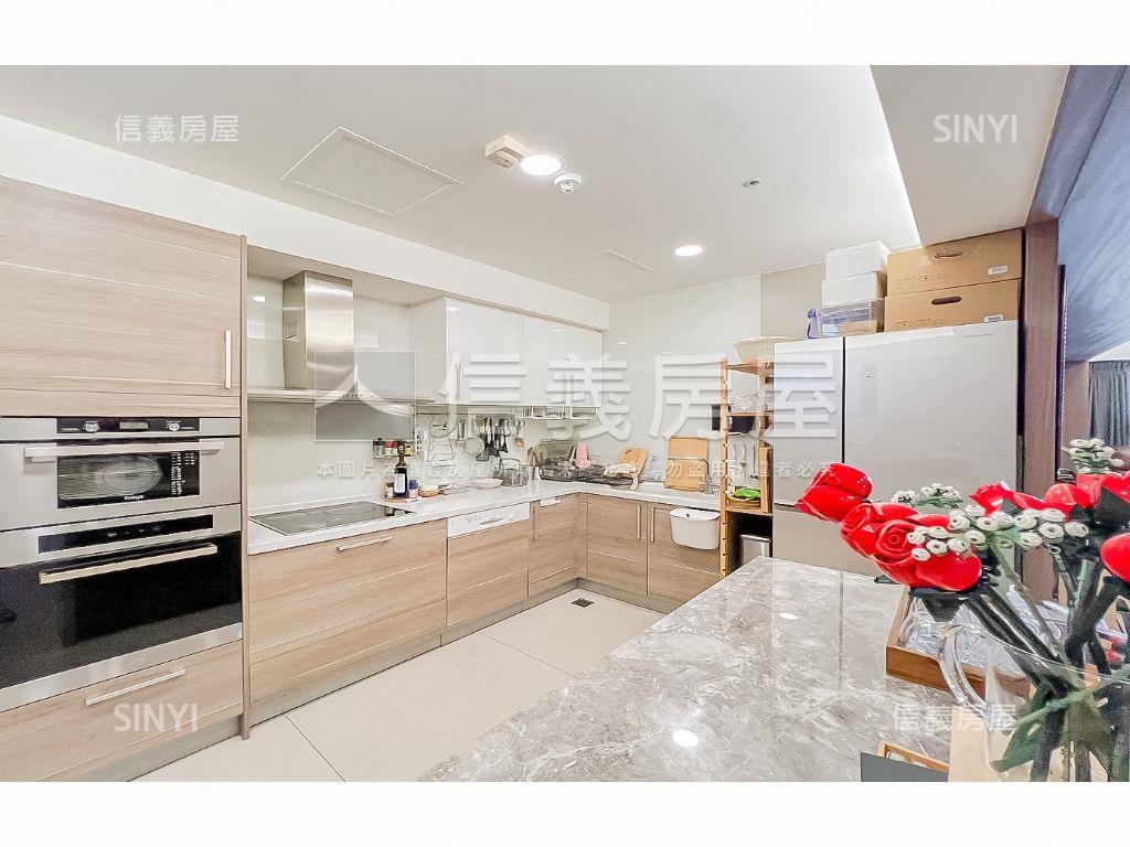 面七期絕美夜景Ｂ２大車位房屋室內格局與周邊環境