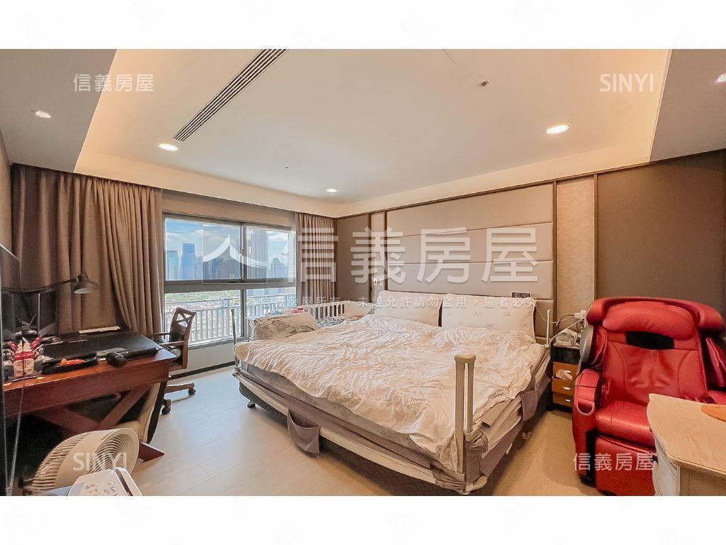 面七期絕美夜景Ｂ２大車位房屋室內格局與周邊環境