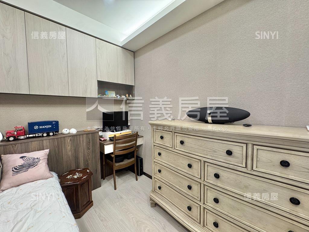 面七期絕美夜景Ｂ２大車位房屋室內格局與周邊環境