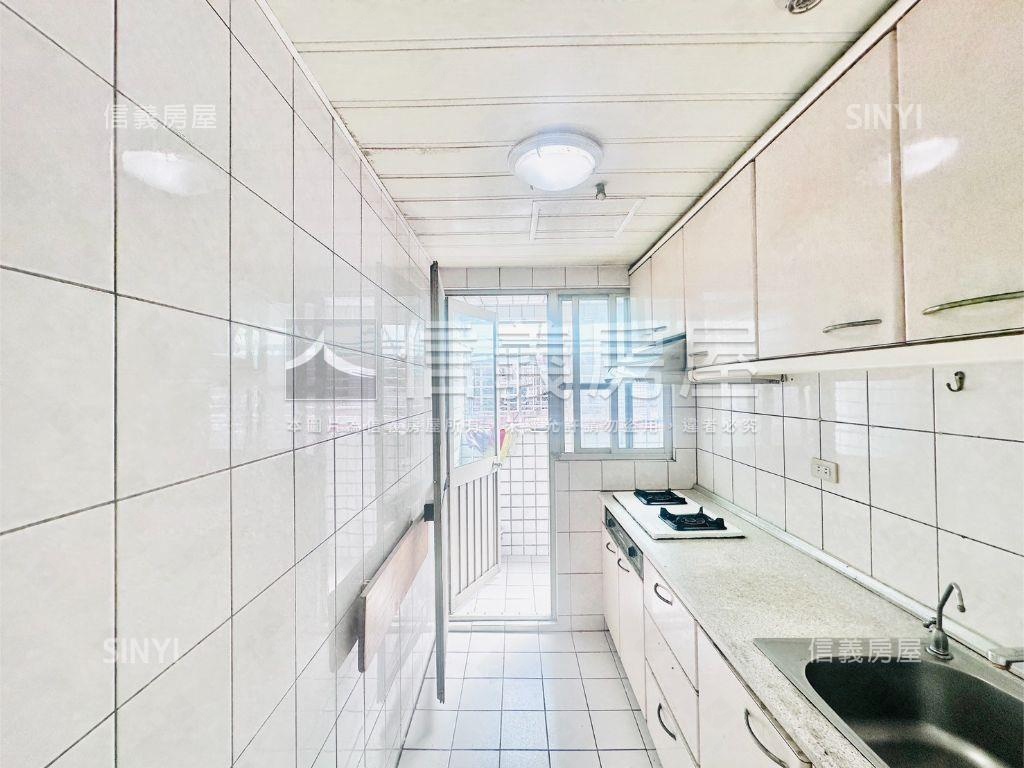 金鳳凰明亮高樓大三房房屋室內格局與周邊環境