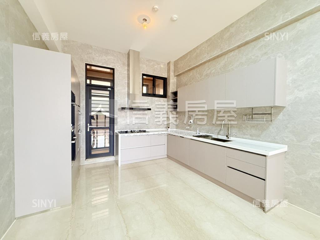 展奇．優秀賞面寬霸氣店面房屋室內格局與周邊環境