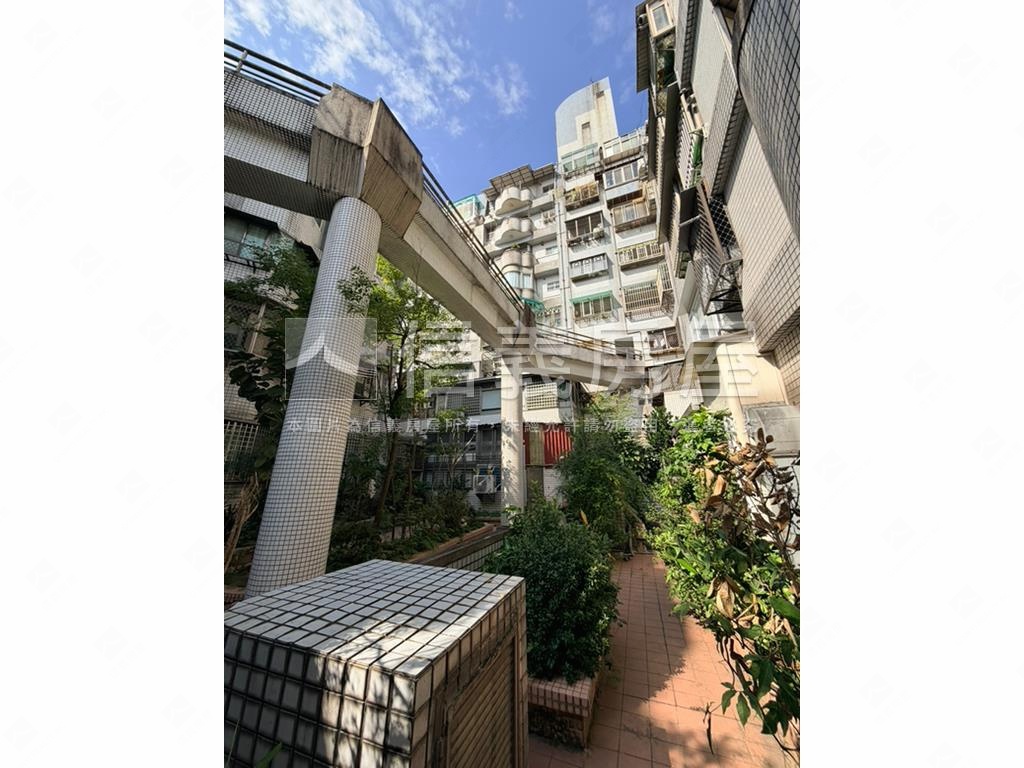 文德電梯三房車位房屋室內格局與周邊環境