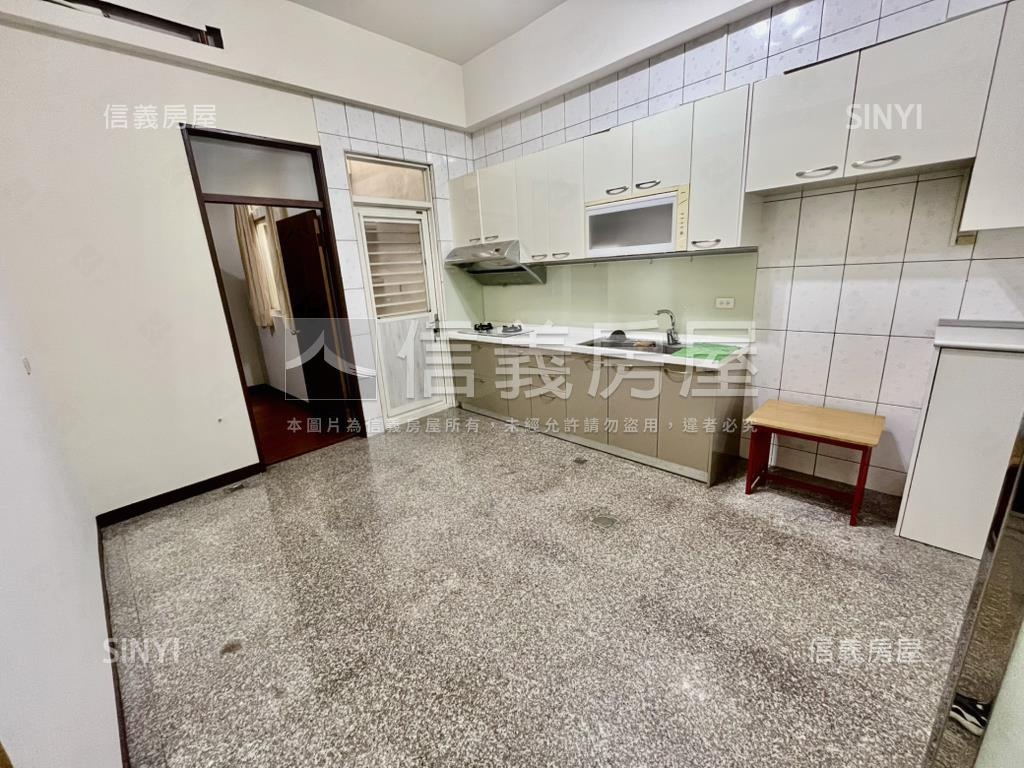 神岡臨路大面寬別墅房屋室內格局與周邊環境