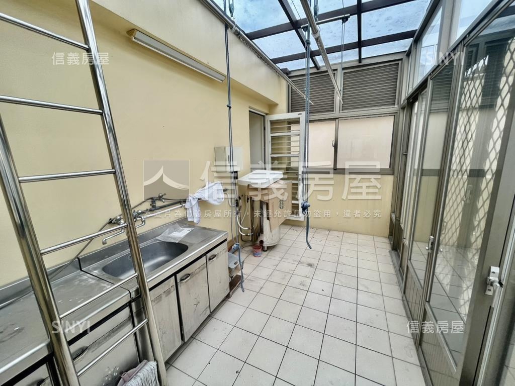 神岡臨路大面寬別墅房屋室內格局與周邊環境