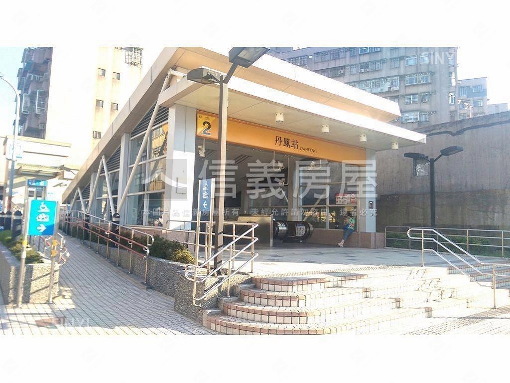 捷運丹鳳站電梯高樓層房屋室內格局與周邊環境
