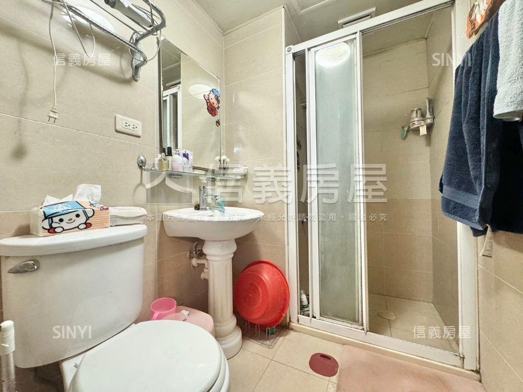 近遠百世紀皇家三房房屋室內格局與周邊環境